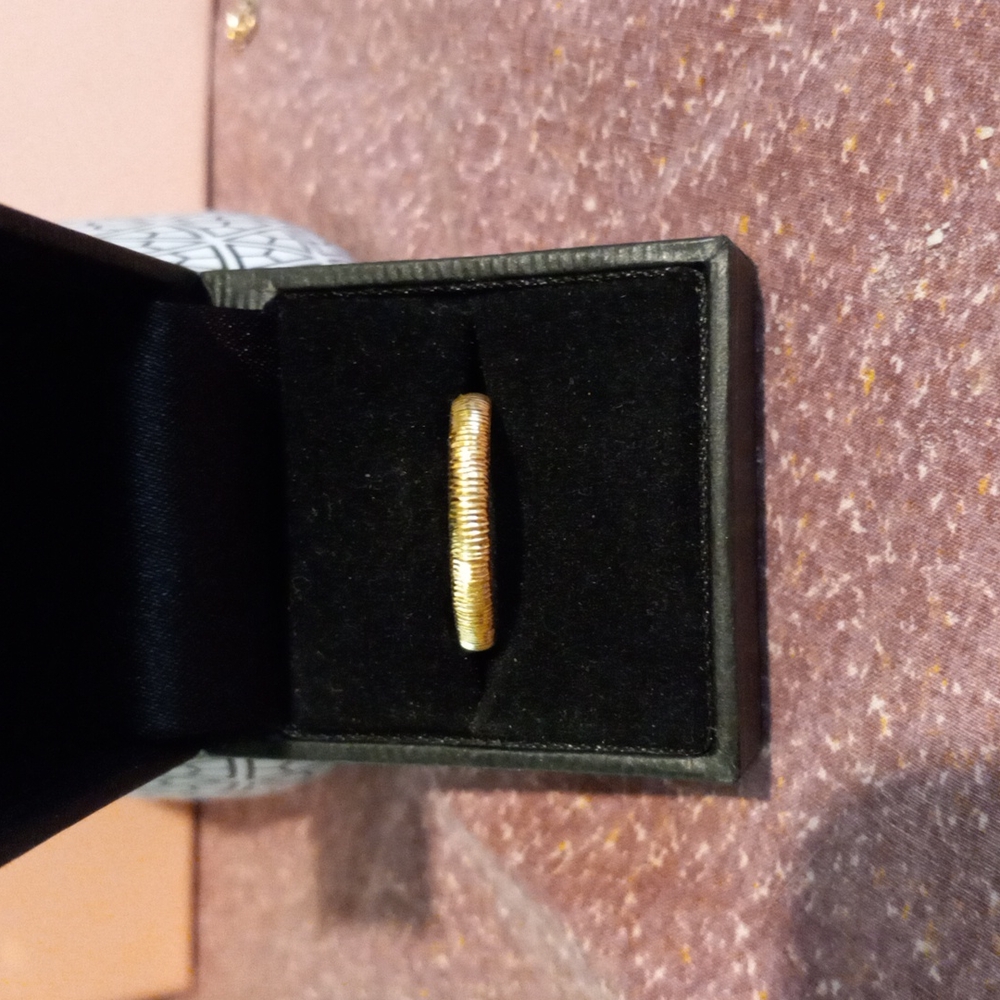 18K Yellow Gold Diamond Cut Band Ring